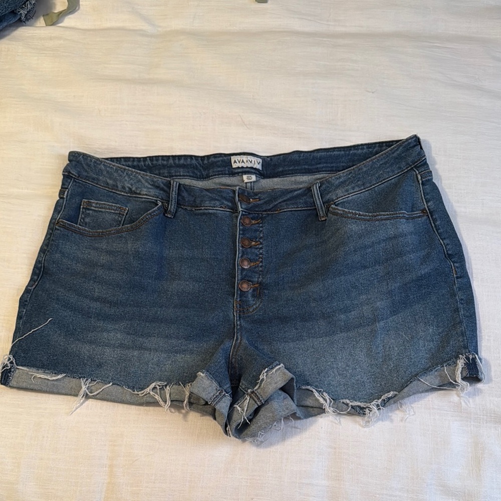 ❤️‍🔥4/$20❤️‍🔥 Ava & Viv Button Up Jean Shorts
